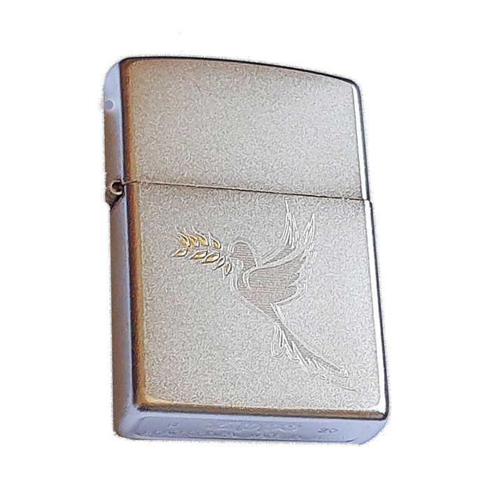 מצת  ZIPPO 205  כסף סאטין מעוצב יונה נושאת עלה עץ זית מוזהב - סמל השלום